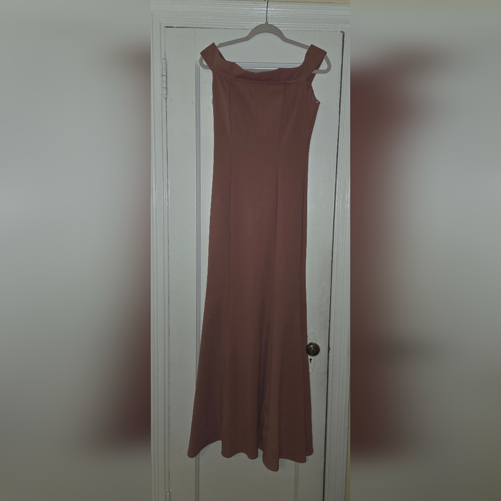 Elegant Off-Shoulder Maxi Dress